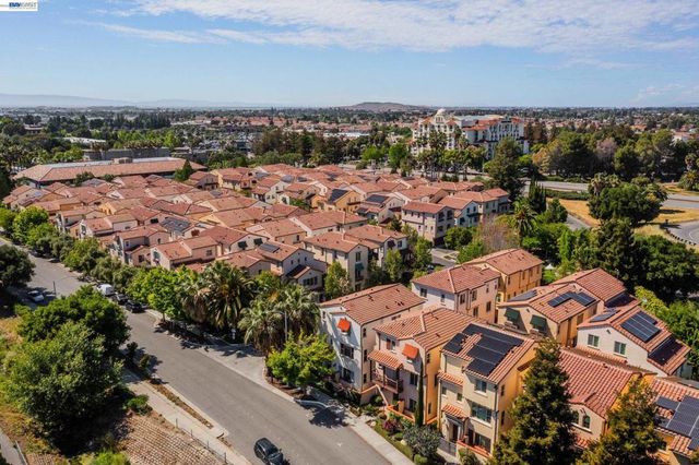 908 Smith Ln, Milpitas, CA 95035