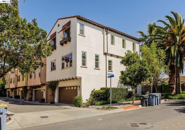 908 Smith Ln, Milpitas, CA 95035