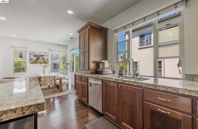 908 Smith Ln, Milpitas, CA 95035