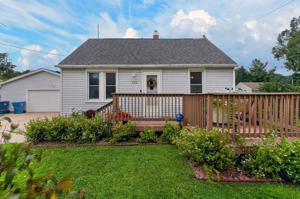 711 Bishop Avenue, Waterloo, IA 50707