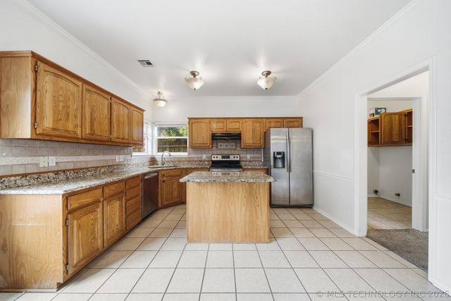 3808 W Detroit Street, Broken Arrow, OK 74012