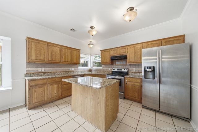 3808 W Detroit Street, Broken Arrow, OK 74012