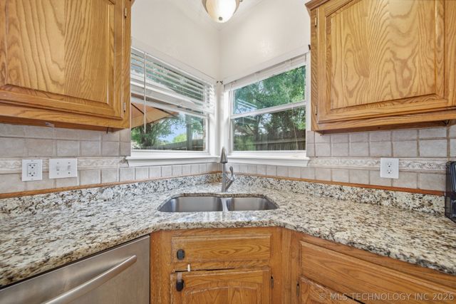 3808 W Detroit Street, Broken Arrow, OK 74012
