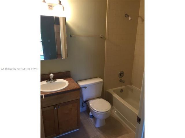 216 Meadows Cir 216, Boynton Beach, FL 33436