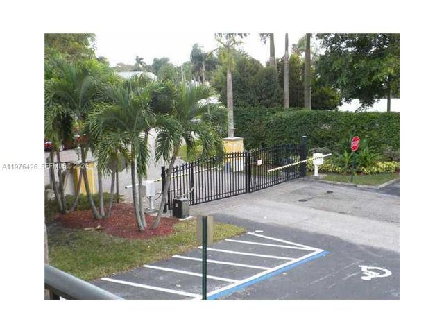216 Meadows Cir 216, Boynton Beach, FL 33436