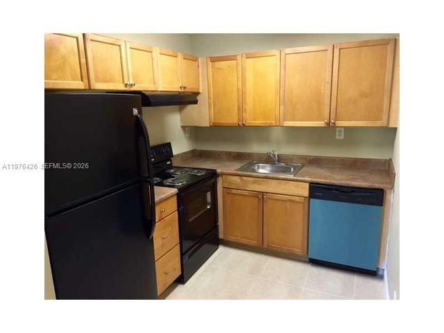 216 Meadows Cir 216, Boynton Beach, FL 33436