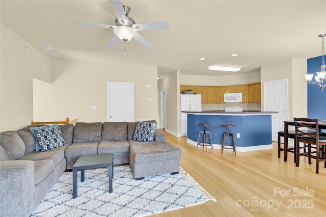 1358 21st Avenue NE, Hickory, NC 28601