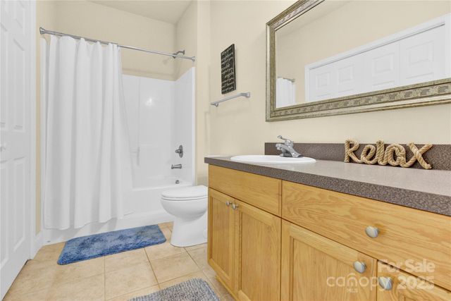 1358 21st Avenue NE, Hickory, NC 28601