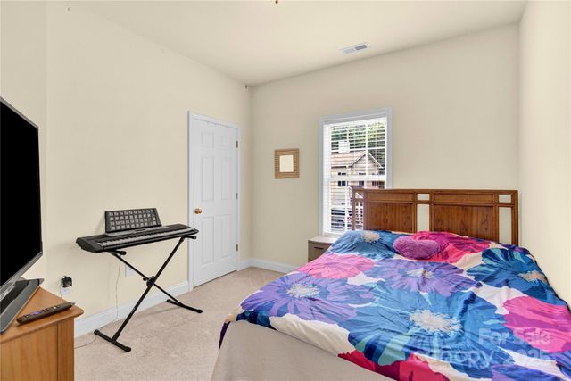 1358 21st Avenue NE, Hickory, NC 28601