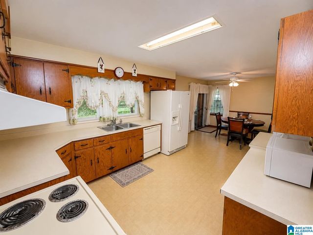 2228 2ND PLACE NW, Center Point, AL 35215