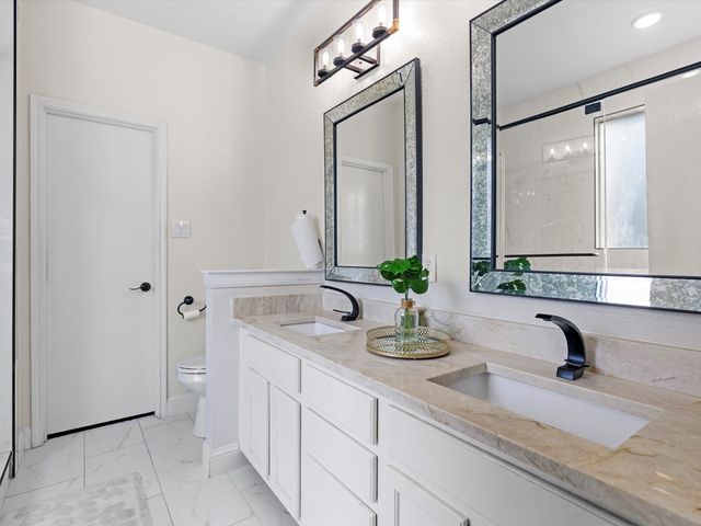 1122 Red Robin Drive, Aubrey, TX 76227