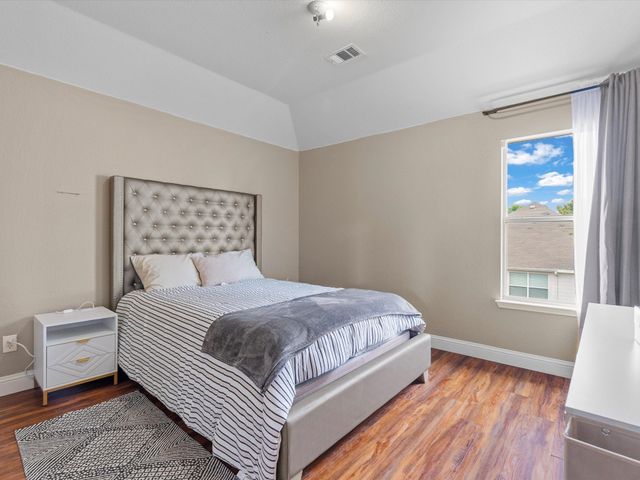 1122 Red Robin Drive, Aubrey, TX 76227