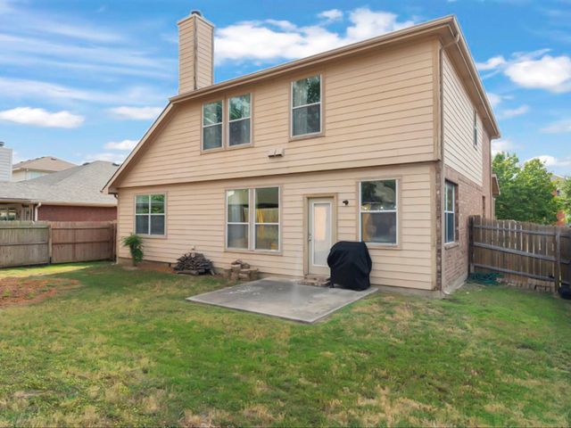 1122 Red Robin Drive, Aubrey, TX 76227