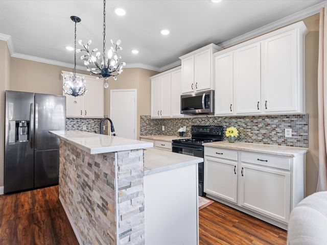 1122 Red Robin Drive, Aubrey, TX 76227