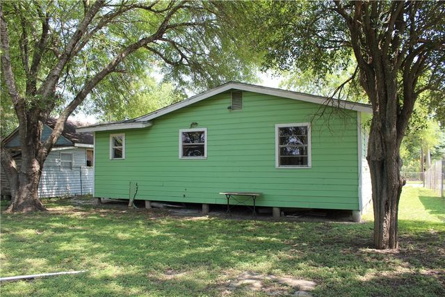 651 Trevino St, Alice, TX 78332