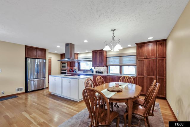 3715 S 49th Street, Omaha, NE 68106