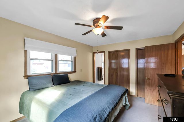 3715 S 49th Street, Omaha, NE 68106