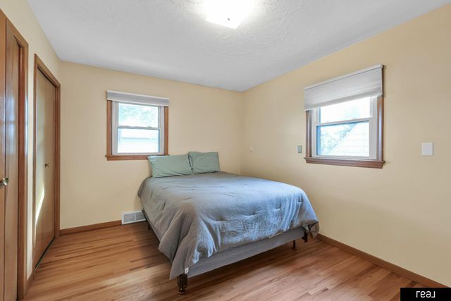 3715 S 49th Street, Omaha, NE 68106