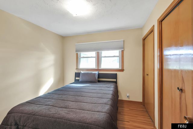 3715 S 49th Street, Omaha, NE 68106