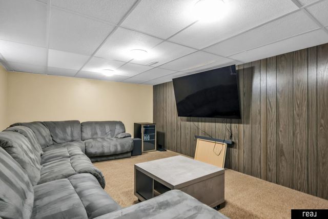 3715 S 49th Street, Omaha, NE 68106