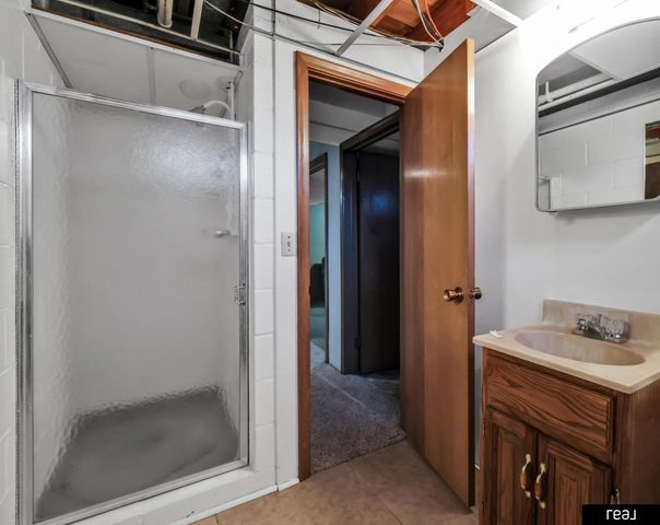 3715 S 49th Street, Omaha, NE 68106