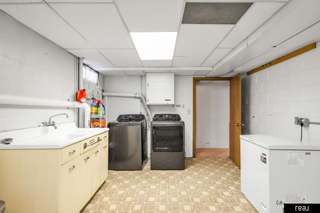 3715 S 49th Street, Omaha, NE 68106