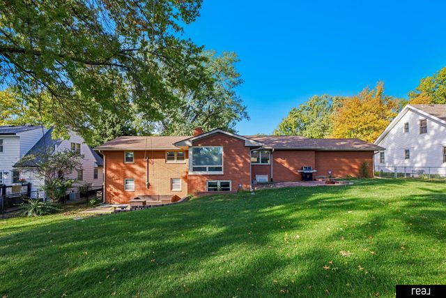 3715 S 49th Street, Omaha, NE 68106