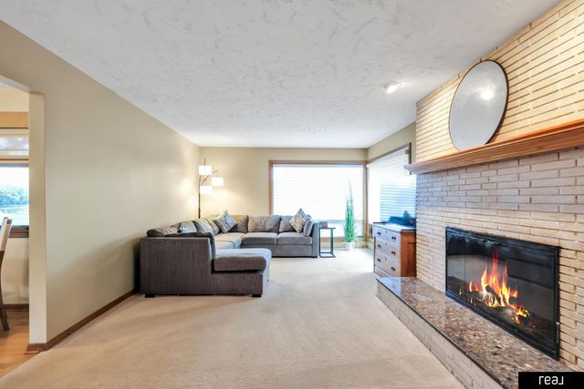 3715 S 49th Street, Omaha, NE 68106