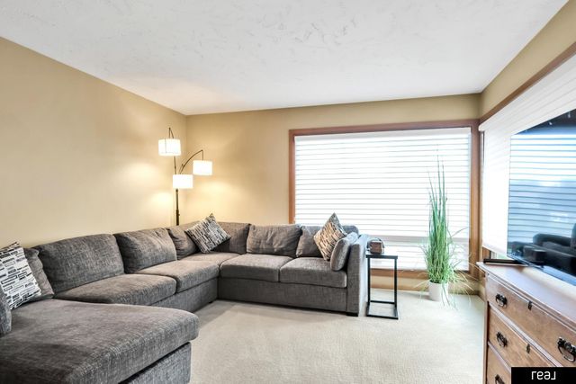 3715 S 49th Street, Omaha, NE 68106