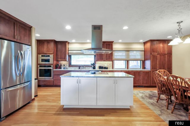 3715 S 49th Street, Omaha, NE 68106