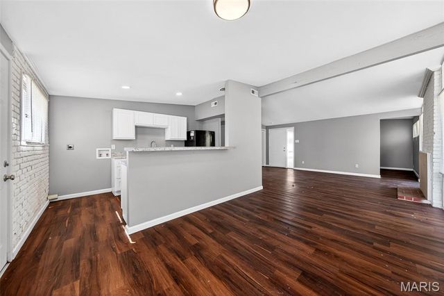 905 Saint Anthony Lane, Florissant, MO 63033