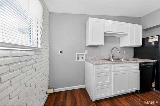 905 Saint Anthony Lane, Florissant, MO 63033