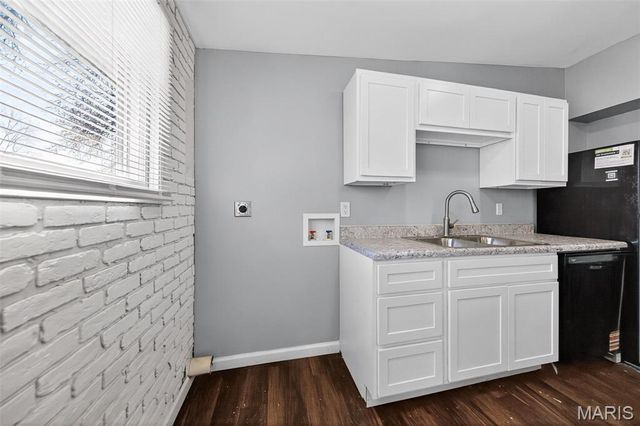 905 Saint Anthony Lane, Florissant, MO 63033