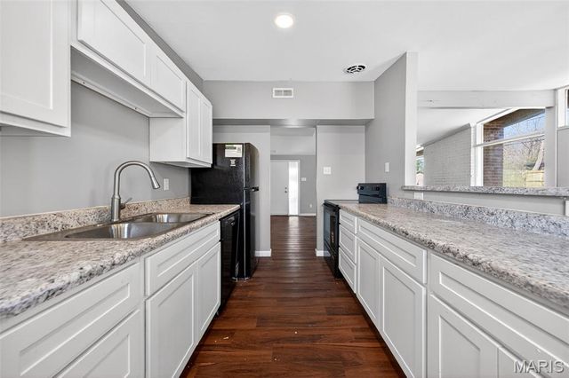 905 Saint Anthony Lane, Florissant, MO 63033