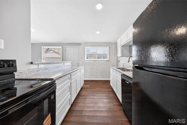 905 Saint Anthony Lane, Florissant, MO 63033