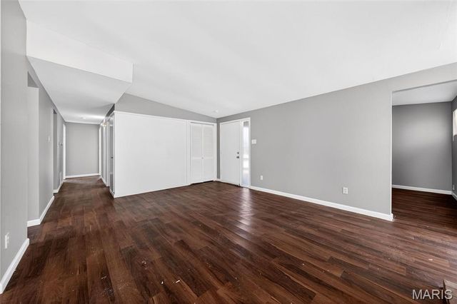 905 Saint Anthony Lane, Florissant, MO 63033