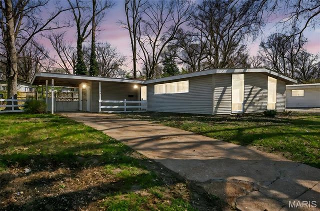 905 Saint Anthony Lane, Florissant, MO 63033