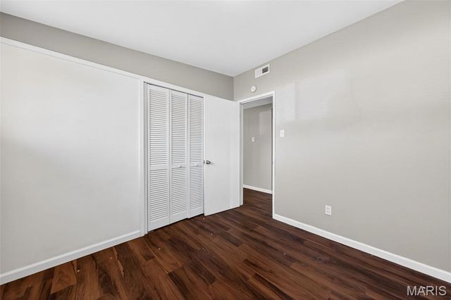 905 Saint Anthony Lane, Florissant, MO 63033