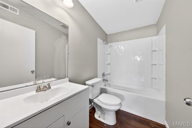 905 Saint Anthony Lane, Florissant, MO 63033