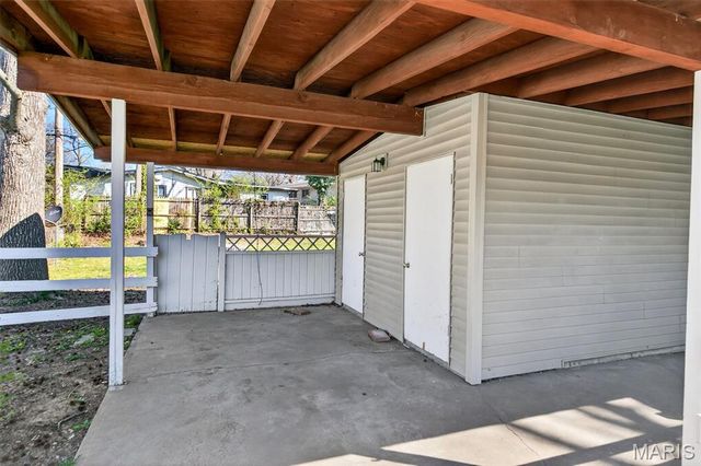 905 Saint Anthony Lane, Florissant, MO 63033