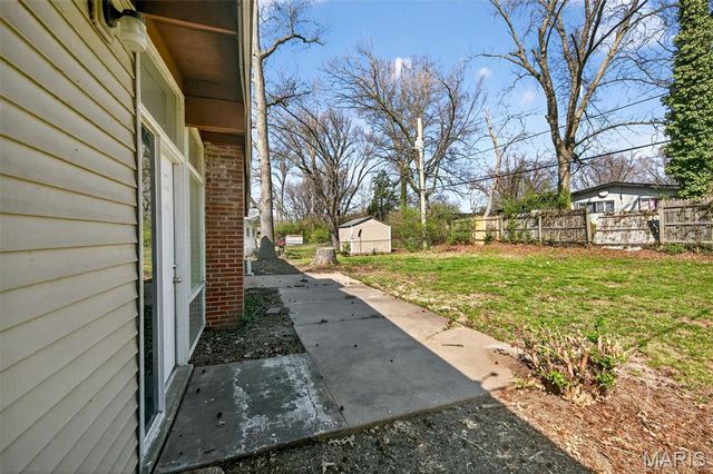 905 Saint Anthony Lane, Florissant, MO 63033