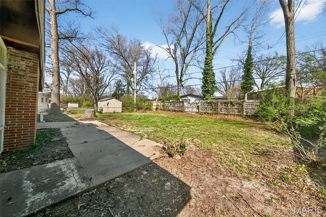 905 Saint Anthony Lane, Florissant, MO 63033