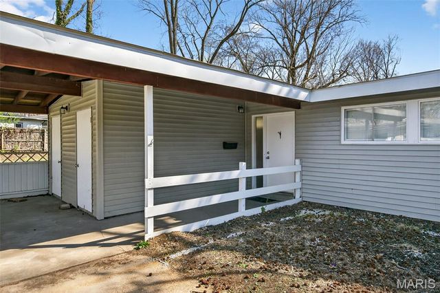 905 Saint Anthony Lane, Florissant, MO 63033