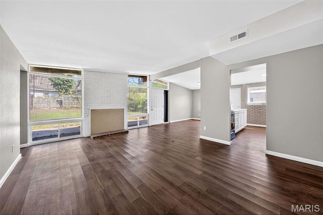 905 Saint Anthony Lane, Florissant, MO 63033