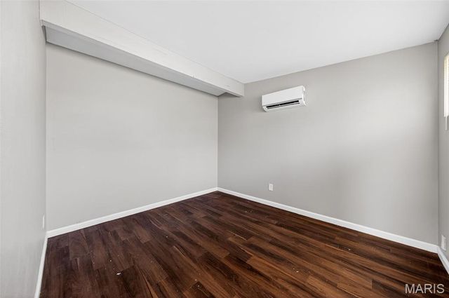 905 Saint Anthony Lane, Florissant, MO 63033