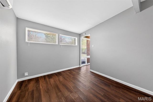 905 Saint Anthony Lane, Florissant, MO 63033