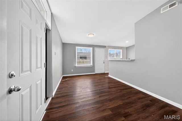 905 Saint Anthony Lane, Florissant, MO 63033