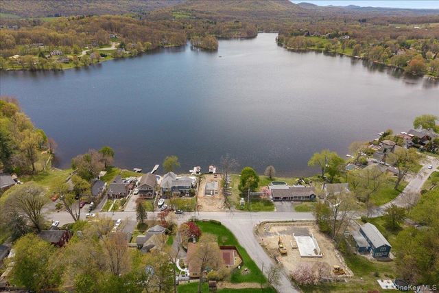 532 Shore Drive, New Windsor, NY 12553