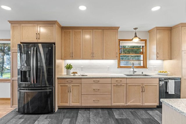 455 S Owasso Boulevard W, Roseville, MN 55113