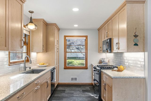455 S Owasso Boulevard W, Roseville, MN 55113